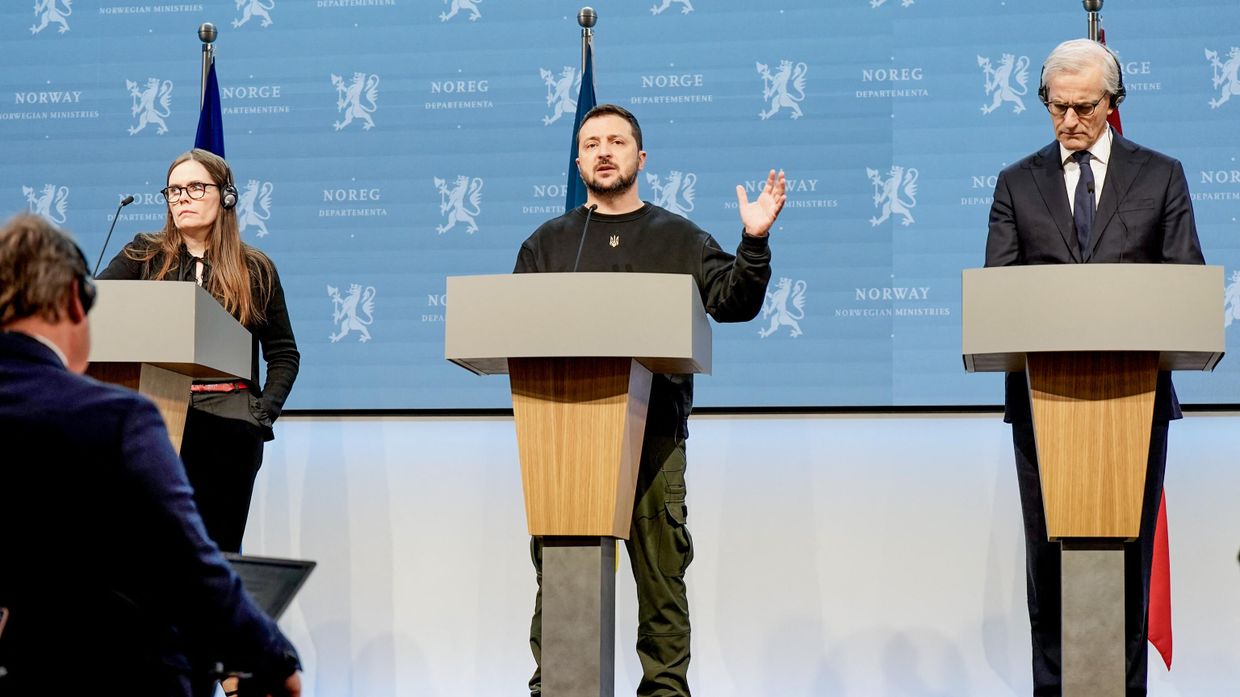 Премьер-министр Исландии Катринн Якобсдоттир, Владимир Зеленский и премьер-министр Норвегии Йонас Гар Стор на пресс-конференции в Осло 13 декабря 2023 года