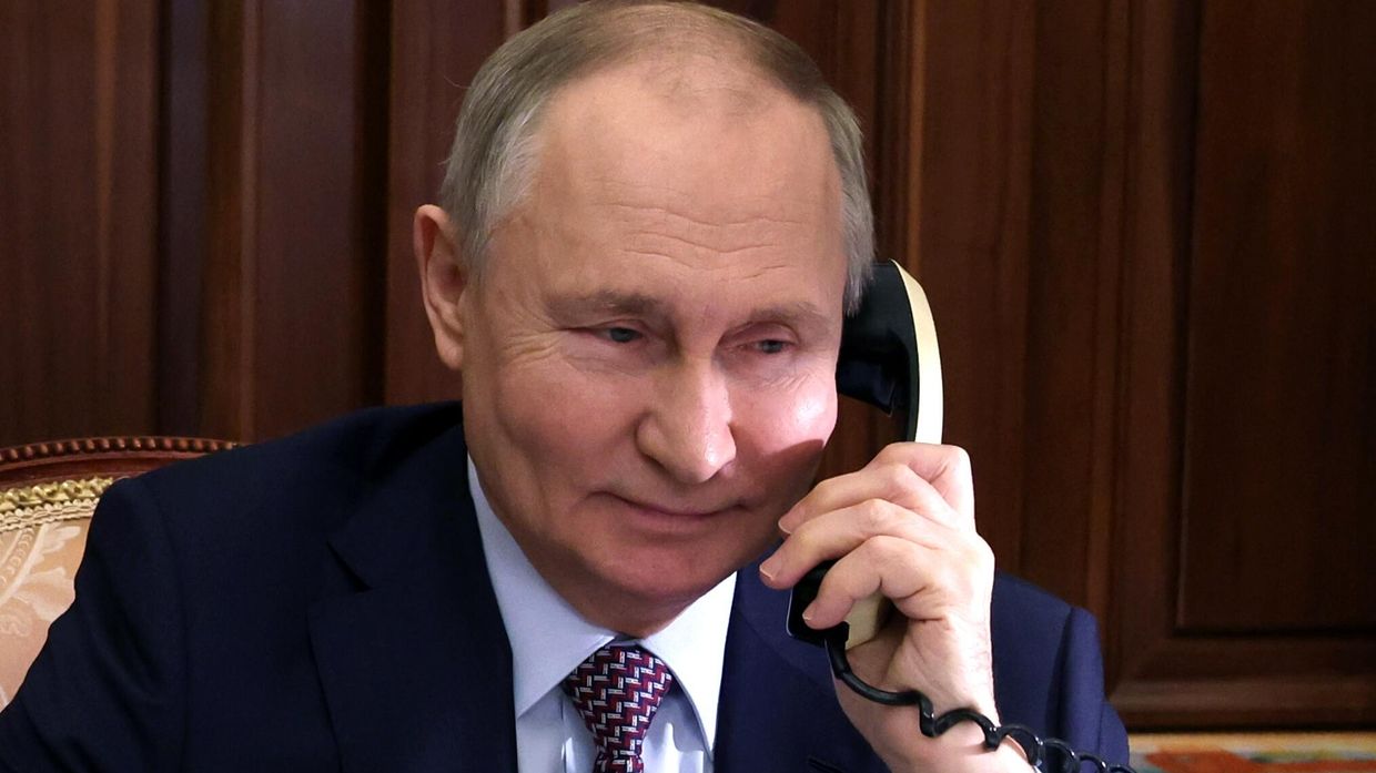 Президент РФ В. Путин поговорил по телефону с Ксенией Мазневой Президент РФ В. Путин поговорил по телефону с Ксенией Мазневой