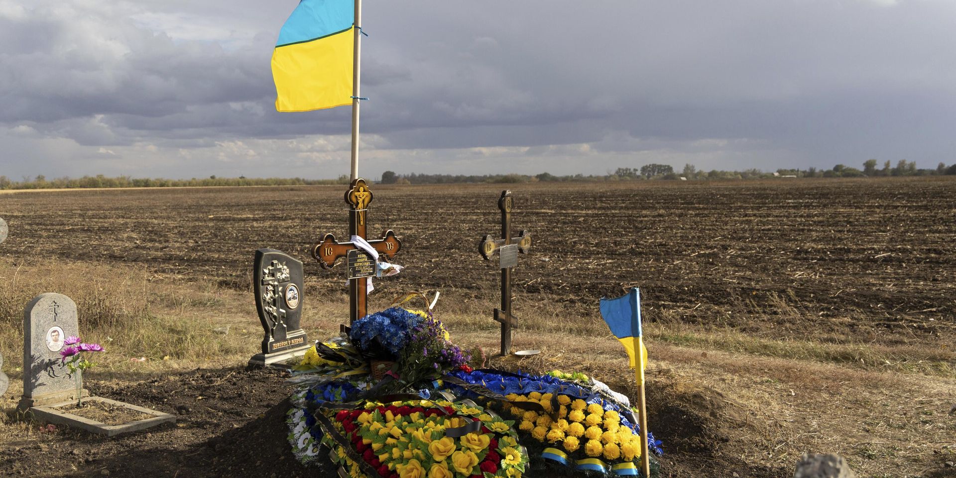 Могила украинского солдата Андрея Козыря, перезахороненного в селе Гроза под Харьковом, Украина, 6 октября 2023 года - ИноСМИ, 1920, 29.10.2025