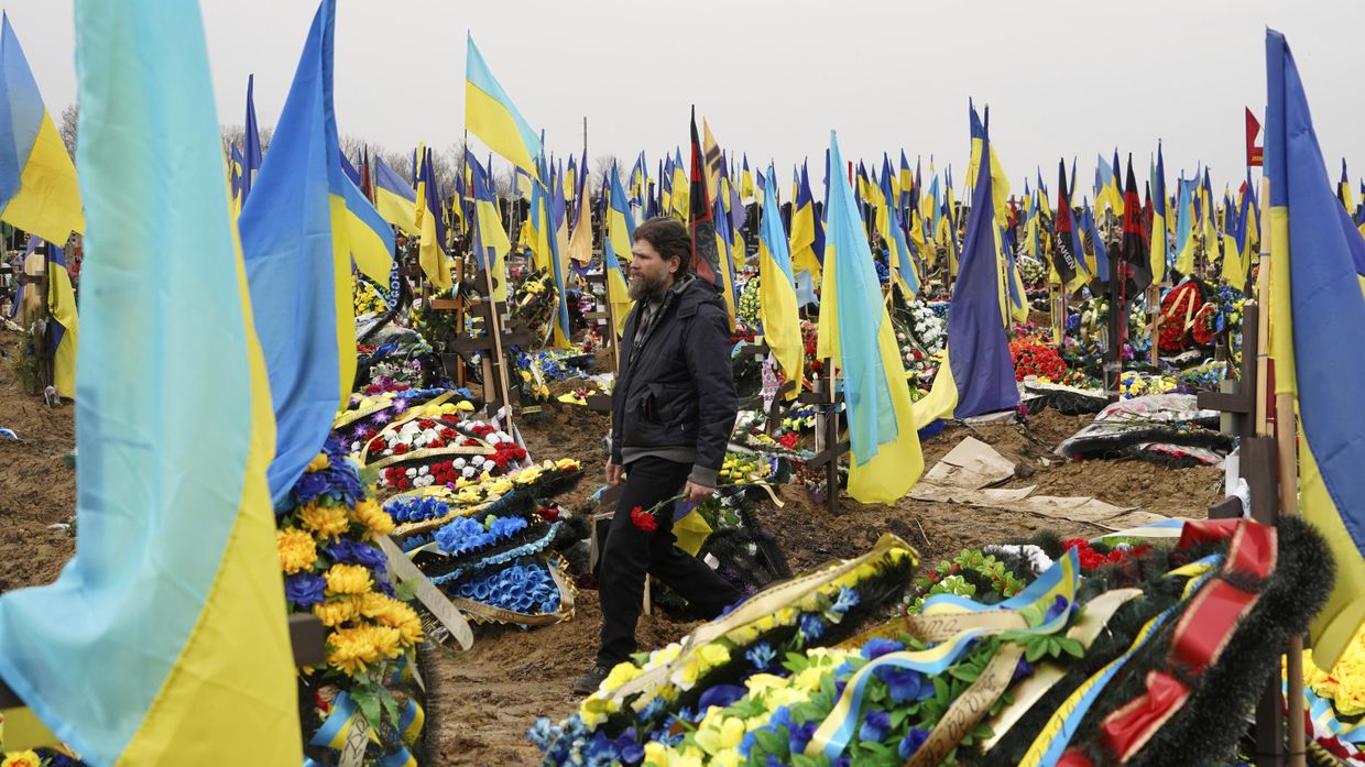 Городское кладбище в Харькове, Украина