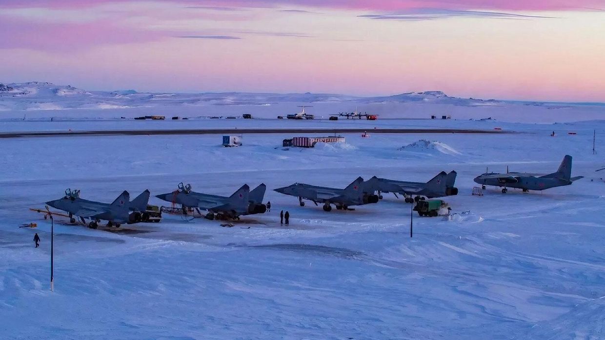 Российские истребители-перехватчики МиГ-31 на острове Южный
