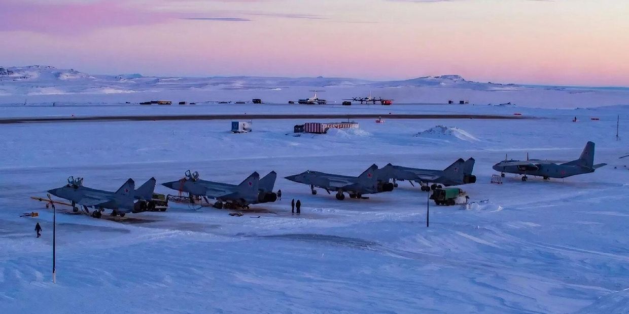 Российские истребители-перехватчики МиГ-31 на острове Южный