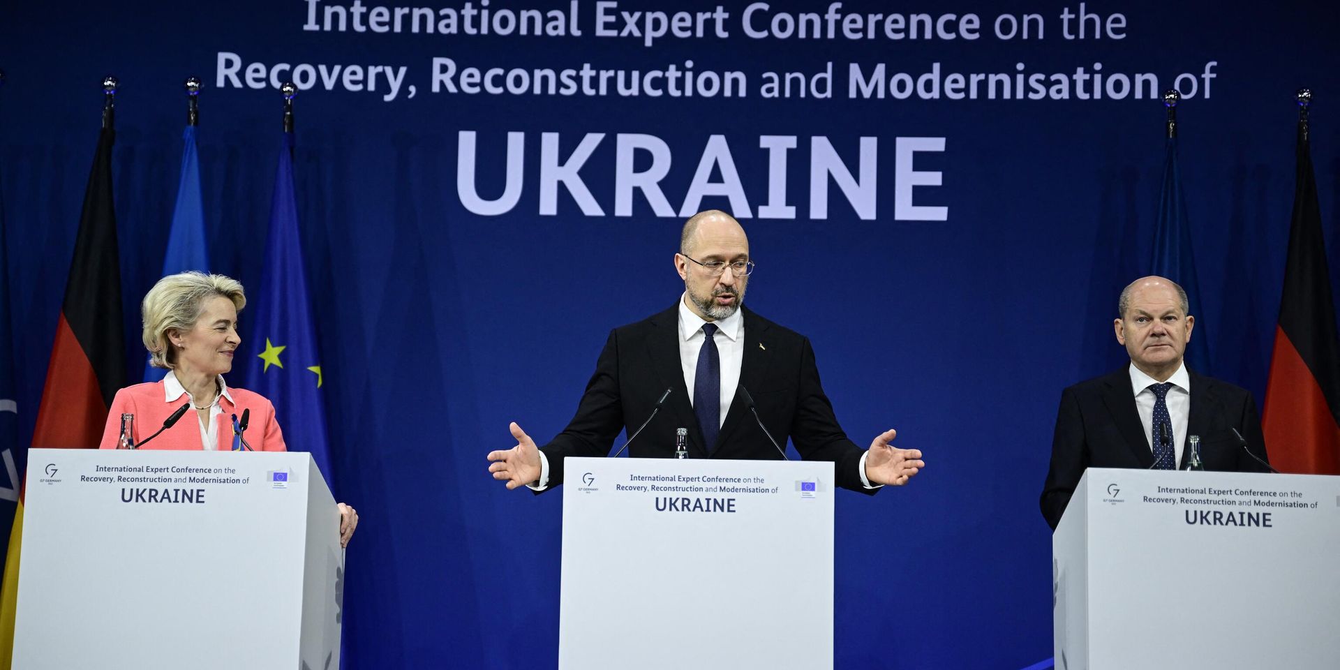Президент Европейской комиссии Урсула фон дер Ляйен, премьер-министр Украины Денис Шмыгаль и канцлер Германии Олаф Шольц на пресс-конференции в Берлине. Архивная фотография - ИноСМИ, 1920, 29.12.2023