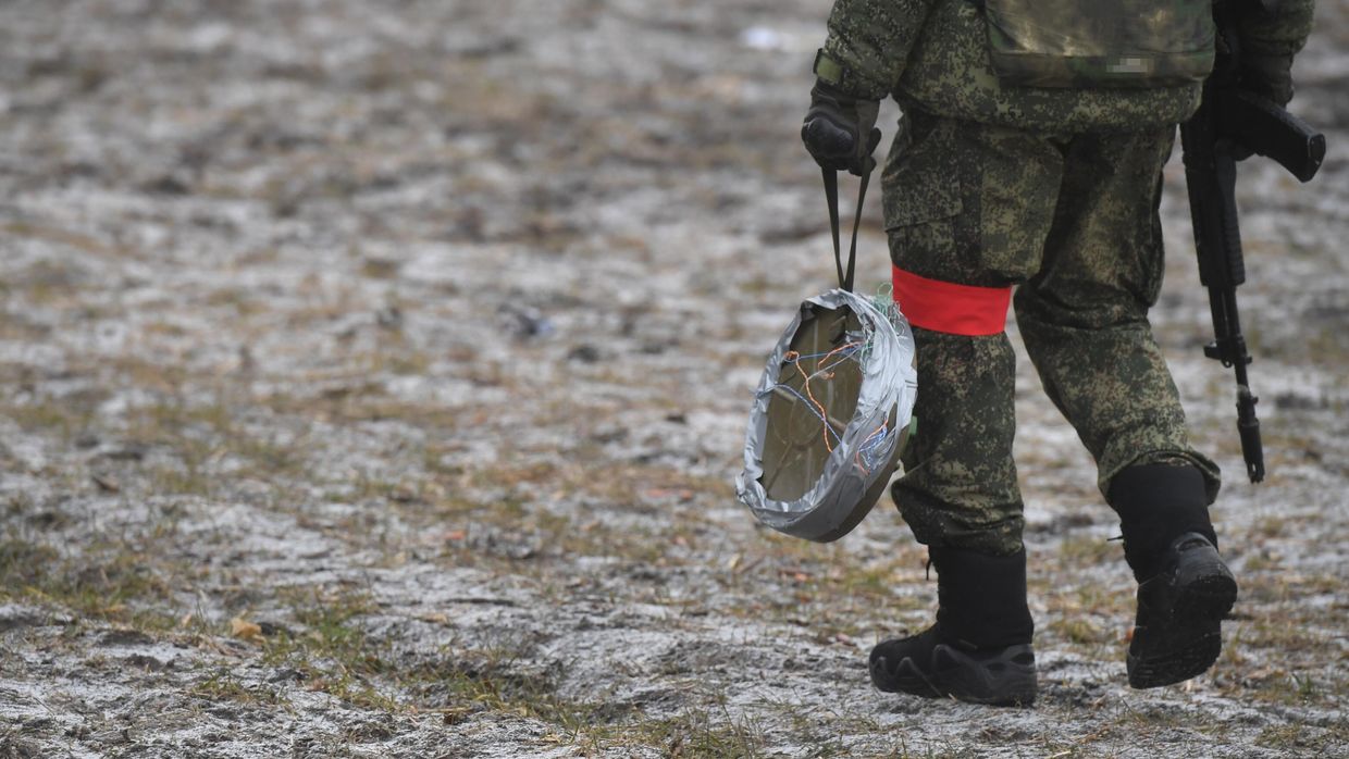 Уничтожение самодельных взрывных устройств военной полицией в Запорожской области