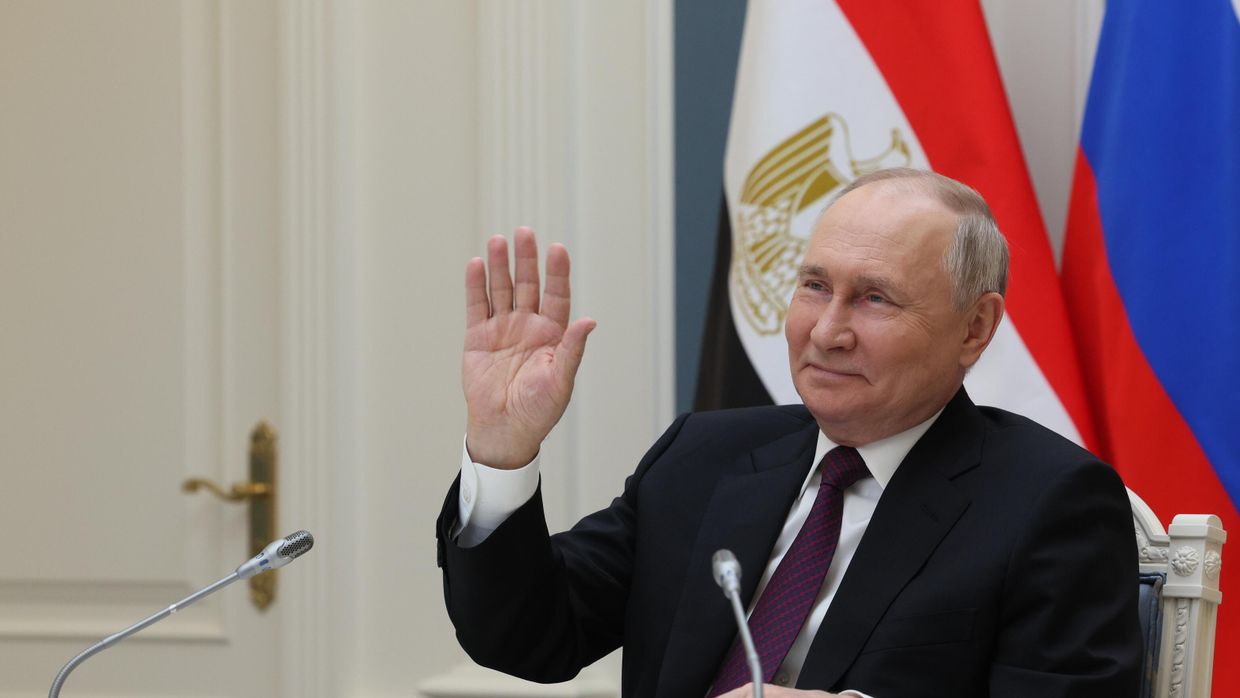 Президент РФ В. Путин принял участие в церемонии по случаю начала заливки бетона в основание энергоблока №4 египетской АЭС Эль-Дабаа