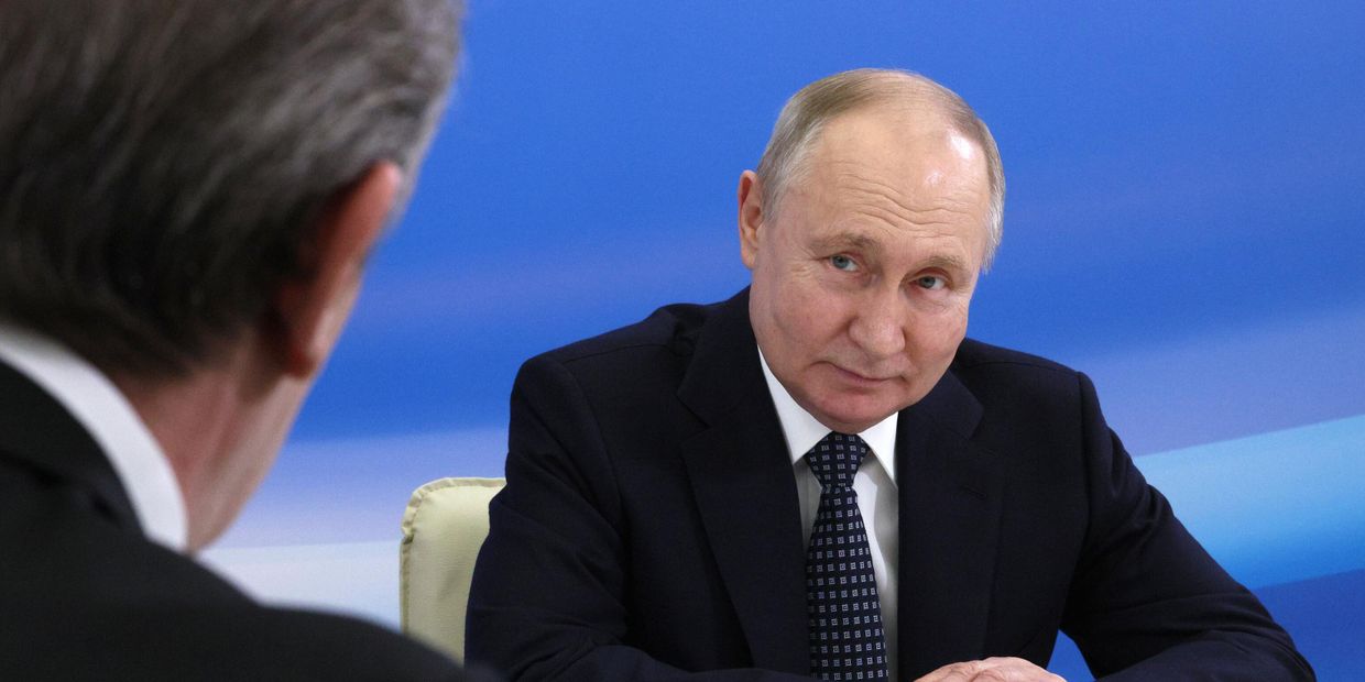 В. Путин посетил свой избирательный штаб в Гостином дворе