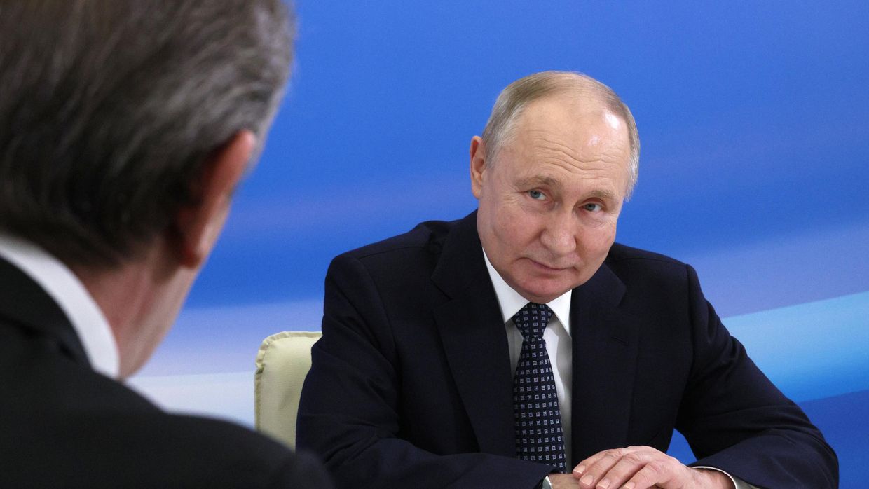 В. Путин посетил свой избирательный штаб в Гостином дворе