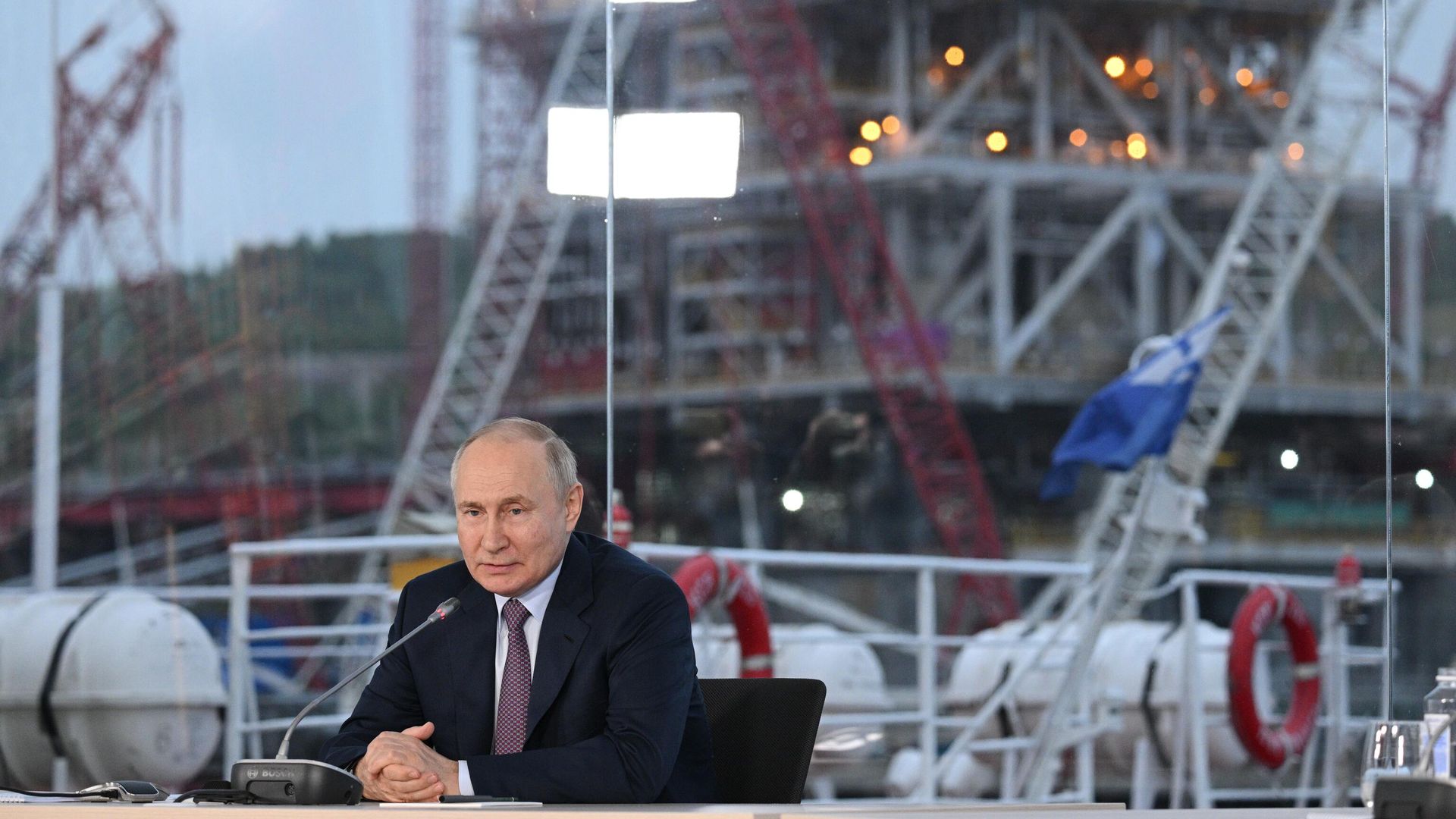 Президент РФ Владимир Путин на совещании на тему загрузки Центра строительства крупнотоннажных морских сооружений компании Новатэк-Мурманск - ИноСМИ, 1920, 28.01.2024