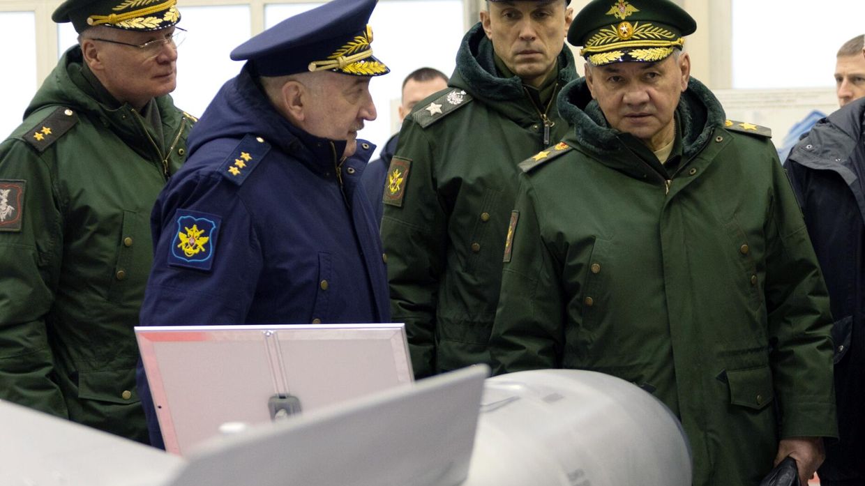 Министр обороны РФ С. Шойгу проверил выполнение гособоронзаказа на предприятие оборонного комплекса в Подмосковье