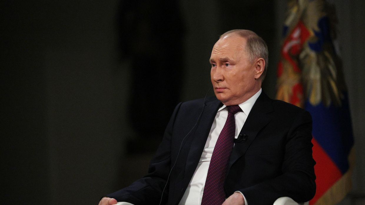Президент РФ Владимир Путин дал интервью американскому журналисту Такеру Карлсону