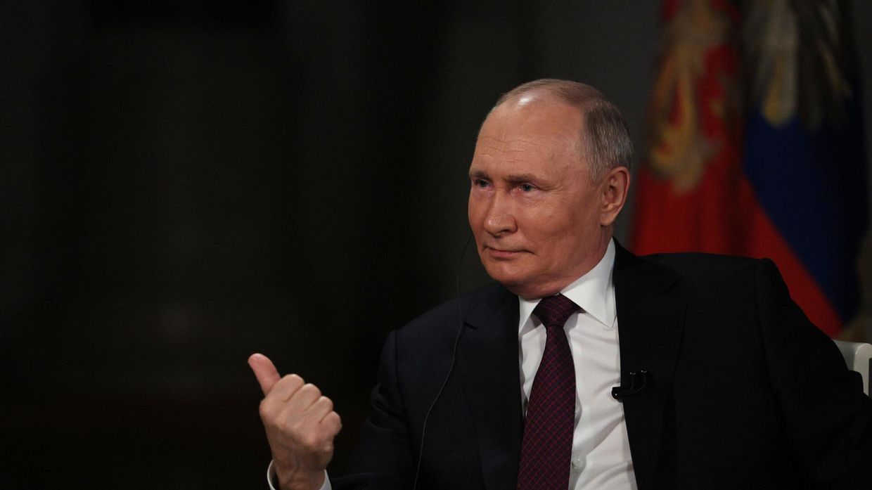 Президент РФ Владимир Путин дал интервью американскому журналисту Такеру Карлсону