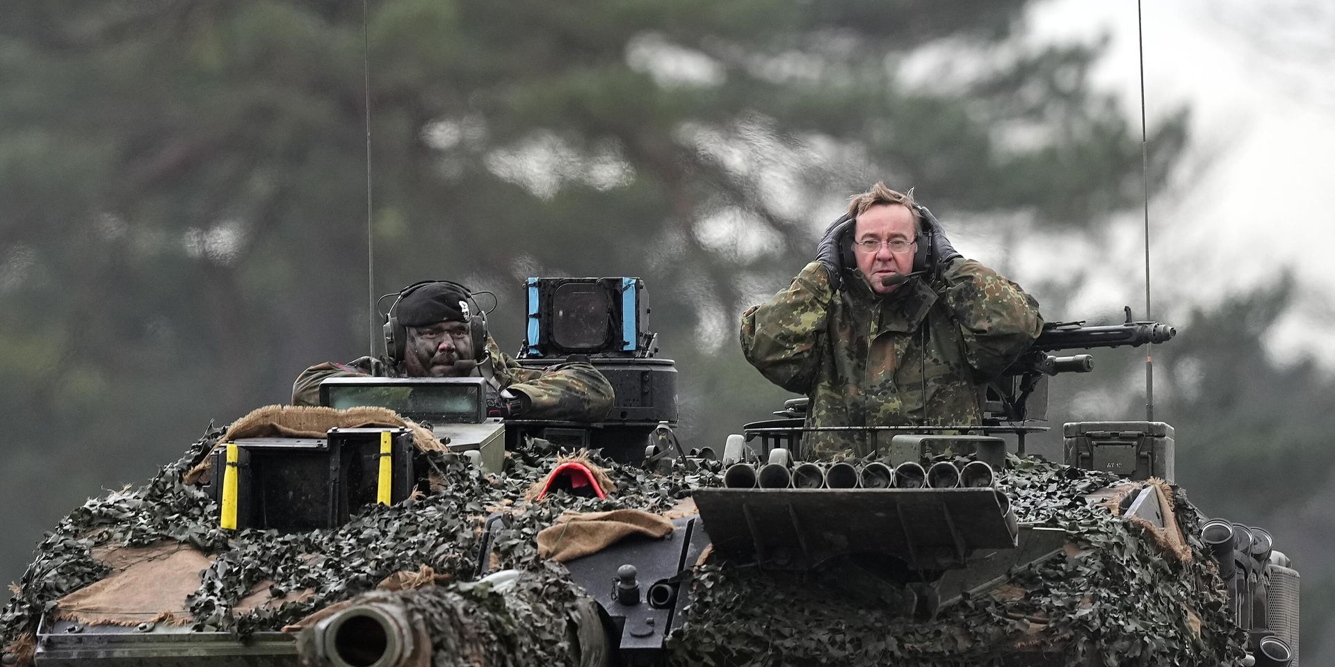 Министр обороны Германии Борис Писториус на танке Leopard 2 в 203-м танковом батальоне бундесвера, Германия - ИноСМИ, 1920, 15.09.2026