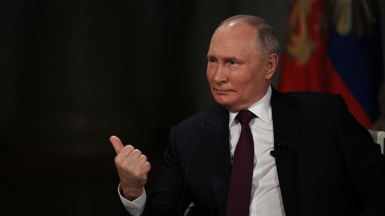Президент РФ Владимир Путин дал интервью американскому журналисту Такеру Карлсону