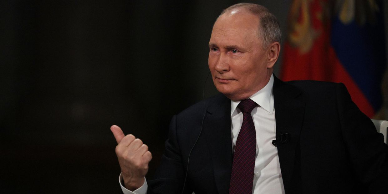 Президент РФ Владимир Путин дал интервью американскому журналисту Такеру Карлсону