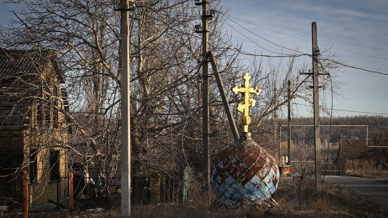 Церковный купол на одной из улиц Авдеевки