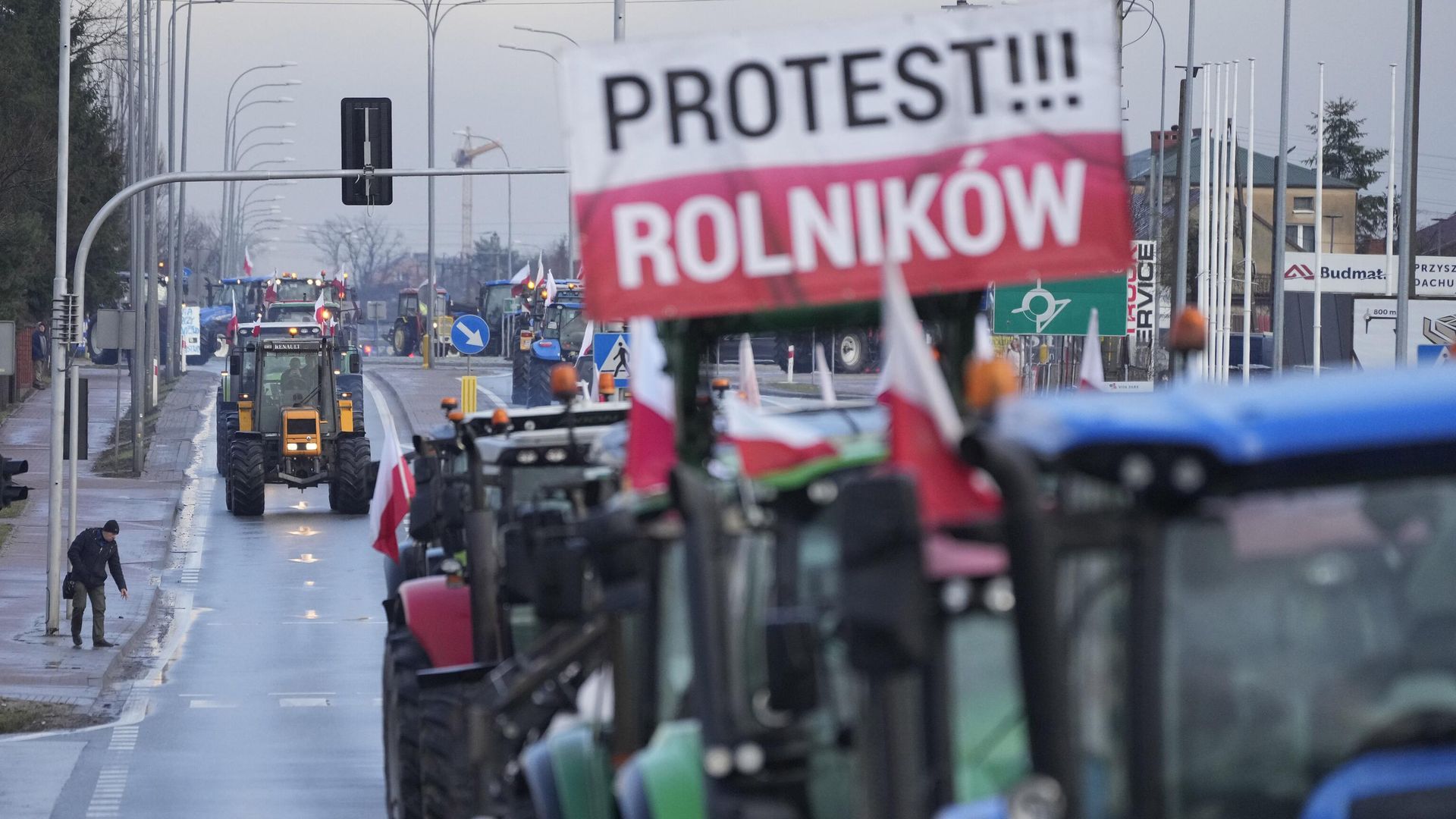 Польские фермеры усиливают общенациональный протест против импорта украинских продуктов питания. Колонна тракторов направляется в Минск-Мазовецки (Польша) - ИноСМИ, 1920, 19.09.2024