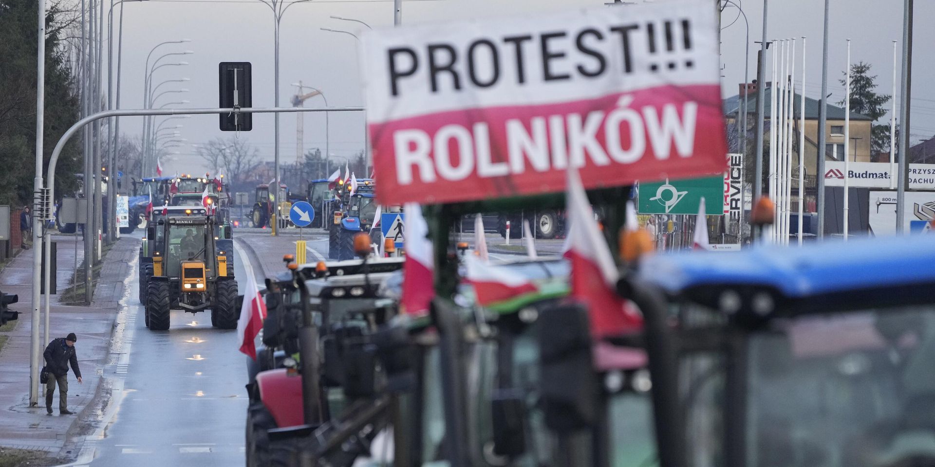 Польские фермеры усиливают общенациональный протест против импорта украинских продуктов питания. Колонна тракторов направляется в Минск-Мазовецки (Польша) - ИноСМИ, 1920, 19.09.2024