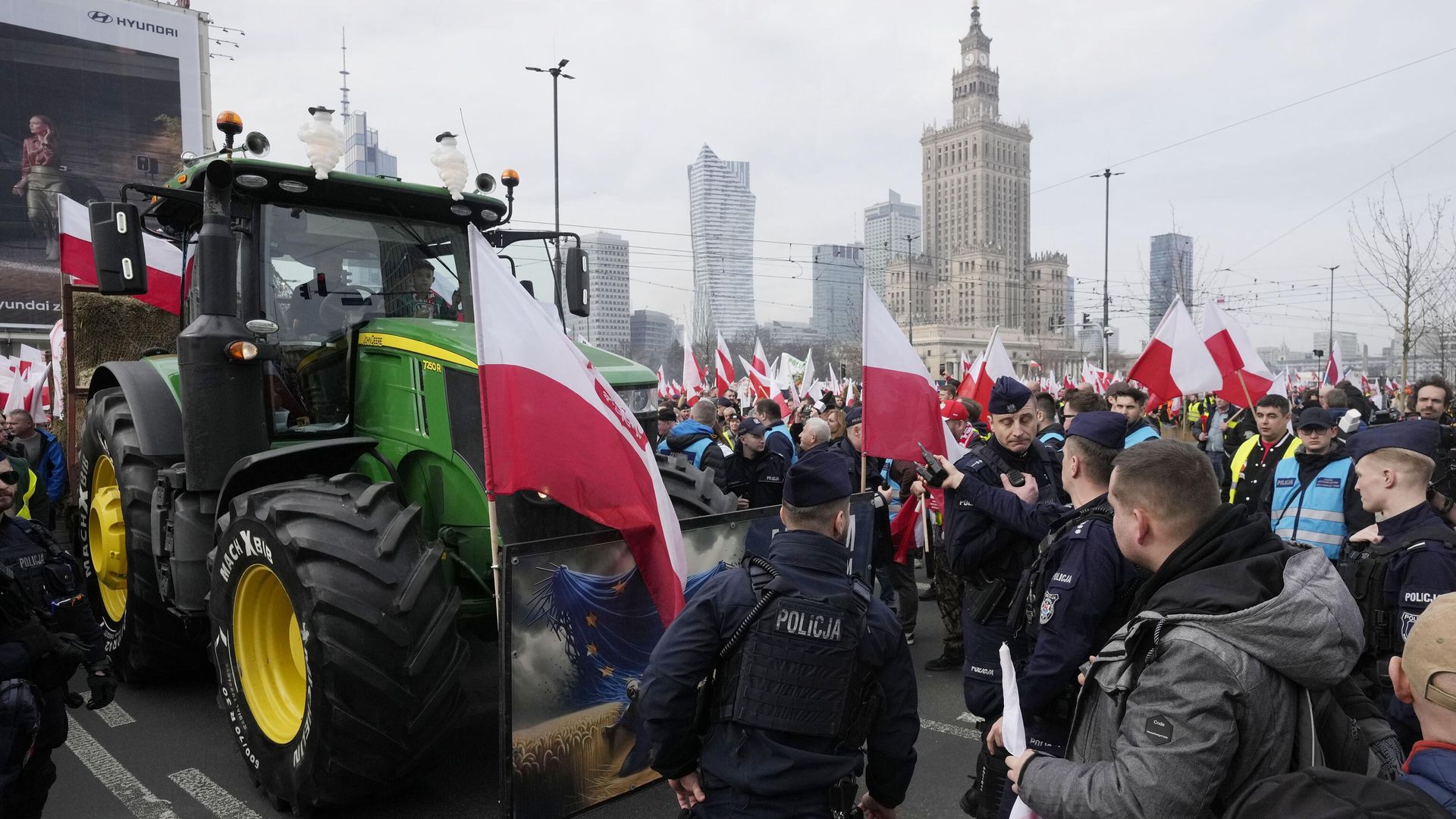 Польские фермеры протестуют против дешевого импорта зерна и других продуктов питания с Украины - ИноСМИ, 1920, 14.10.2025