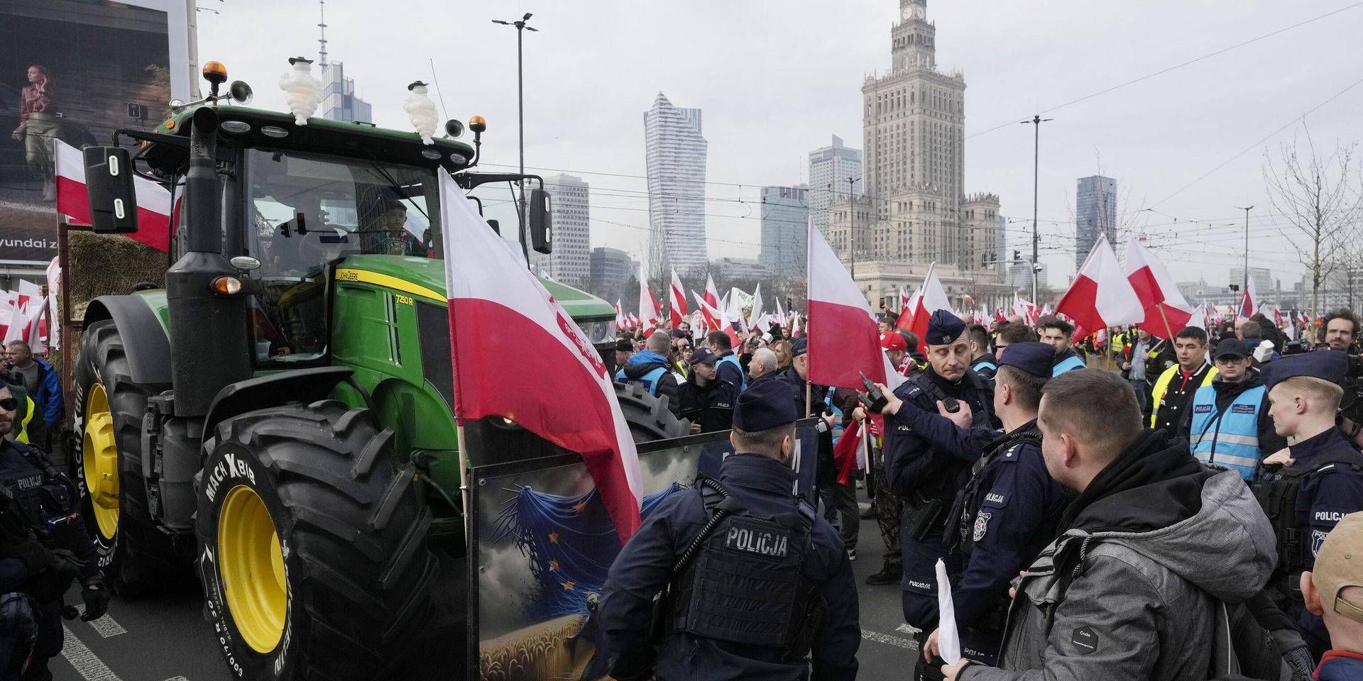 Польские фермеры протестуют против дешевого импорта зерна и других продуктов питания с Украины - ИноСМИ, 1920, 14.10.2025