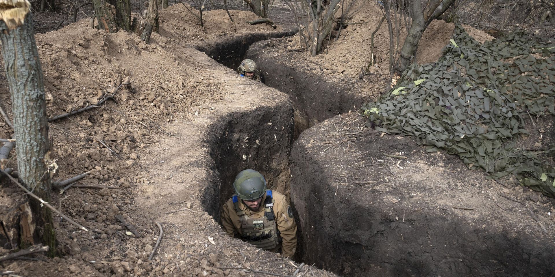 Украинские военнослужащие 28-й отдельной механизированной бригады занимают позиции в траншее на линии фронта - ИноСМИ, 1920, 07.03.2024
