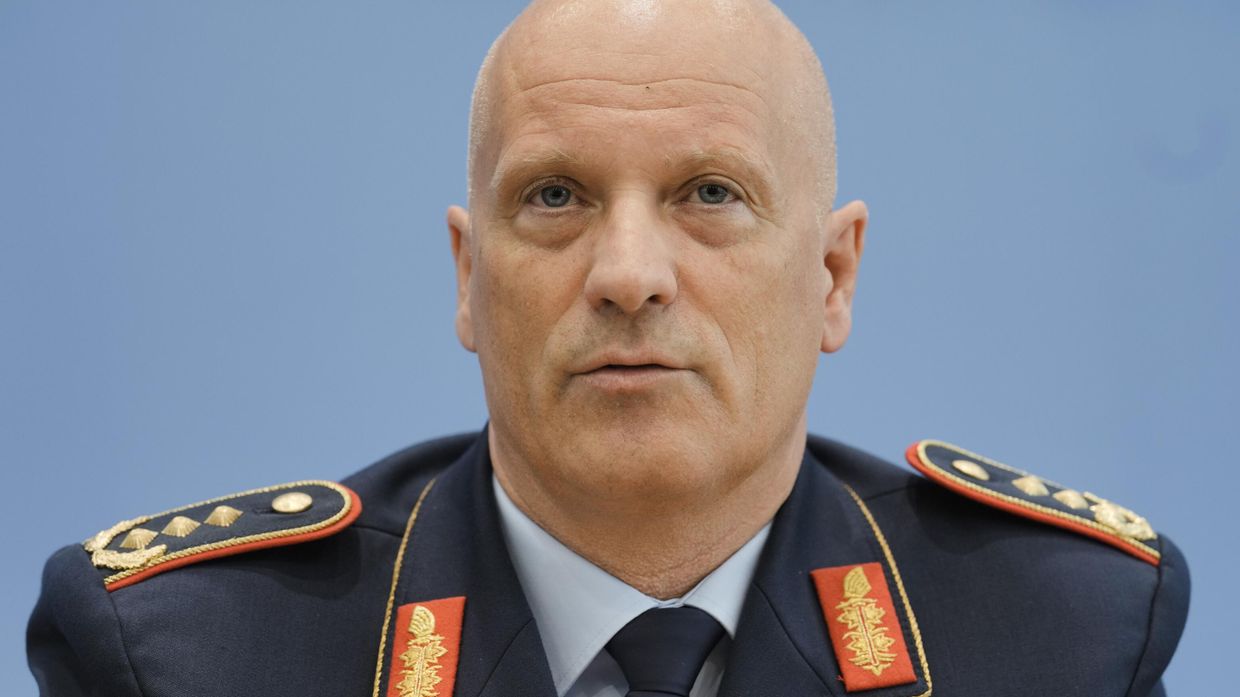 Командующий военно-воздушными силами Германии генерал-лейтенант Инго Герхартц