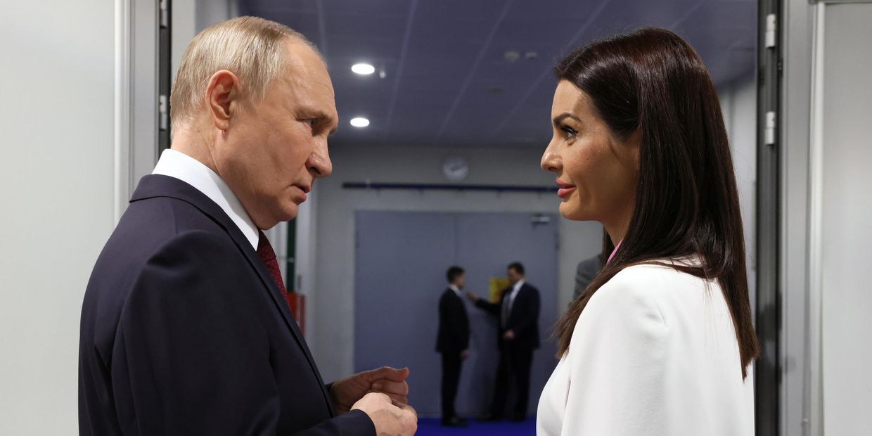 Президент РФ В. Путин посетил Всемирный фестиваль молодежи