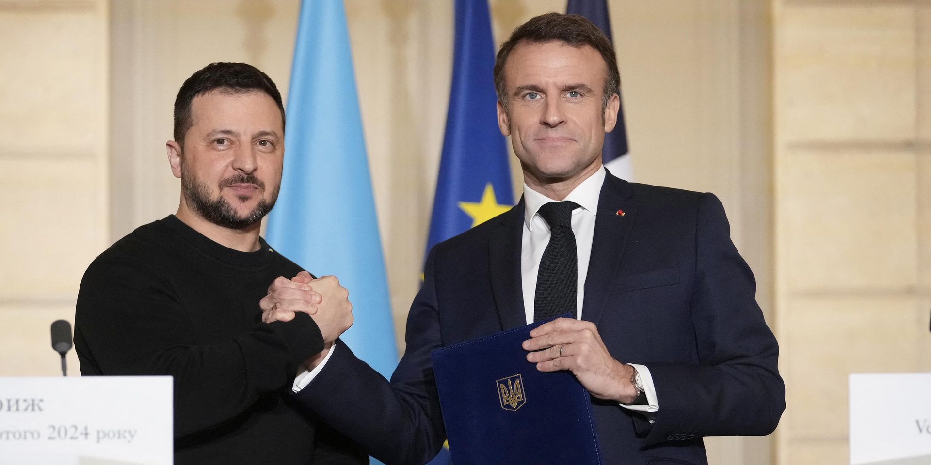 Президент Франции Эммануэль Макрон и президент Украины Владимир Зеленский в Елисейском дворце после подписания двустороннего соглашения о безопасности - ИноСМИ, 1920, 15.03.2024