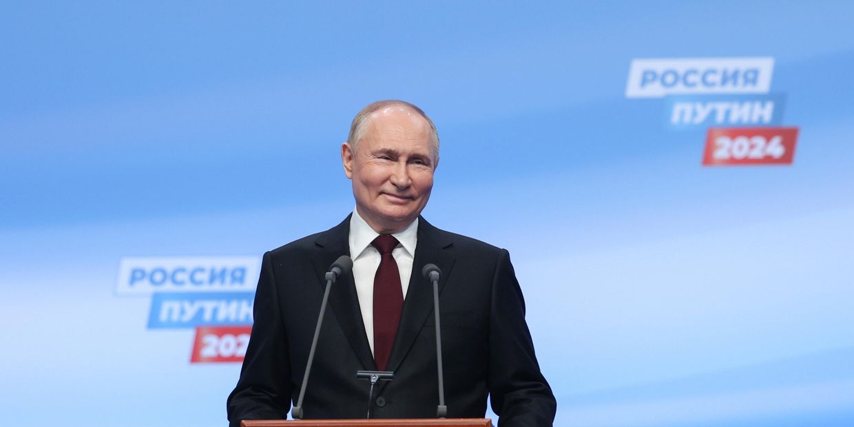 В. Путин встретился с доверенными лицами в избирательном штабе