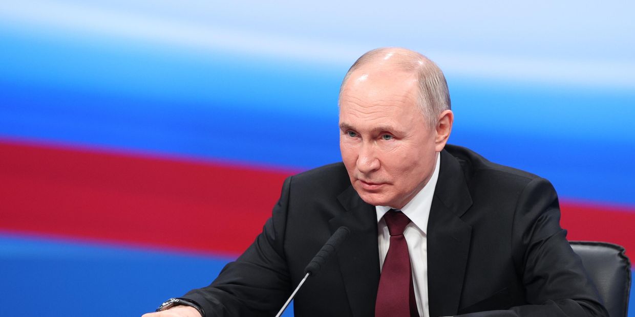 В. Путин встретился с доверенными лицами в избирательном штабе