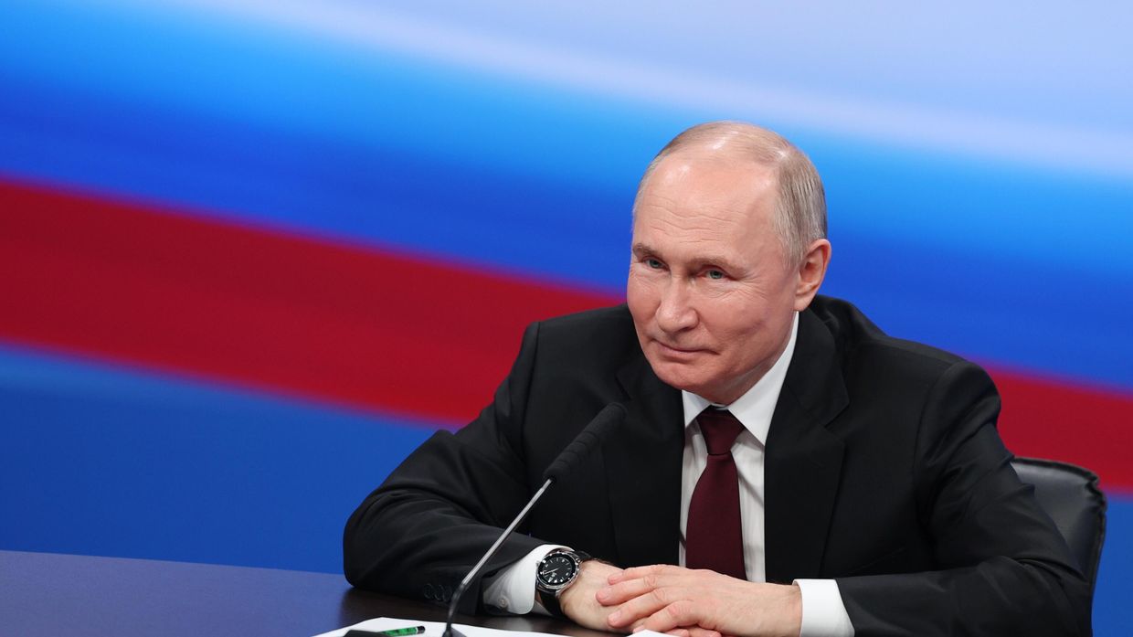 В. Путин встретился с доверенными лицами в избирательном штабе