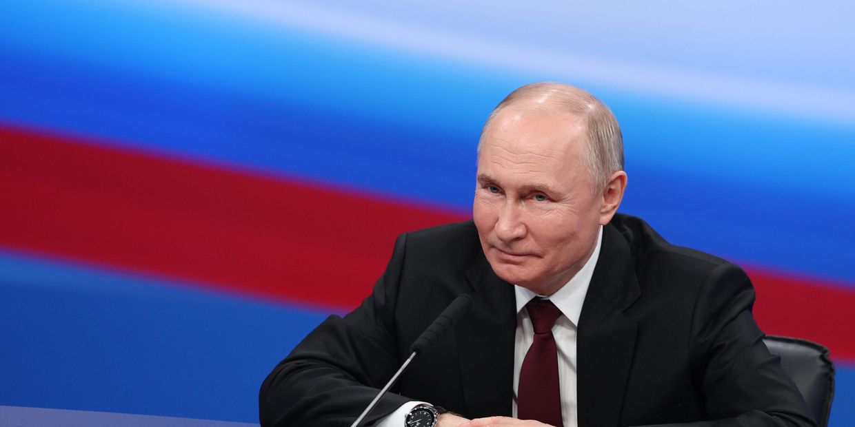 В. Путин встретился с доверенными лицами в избирательном штабе