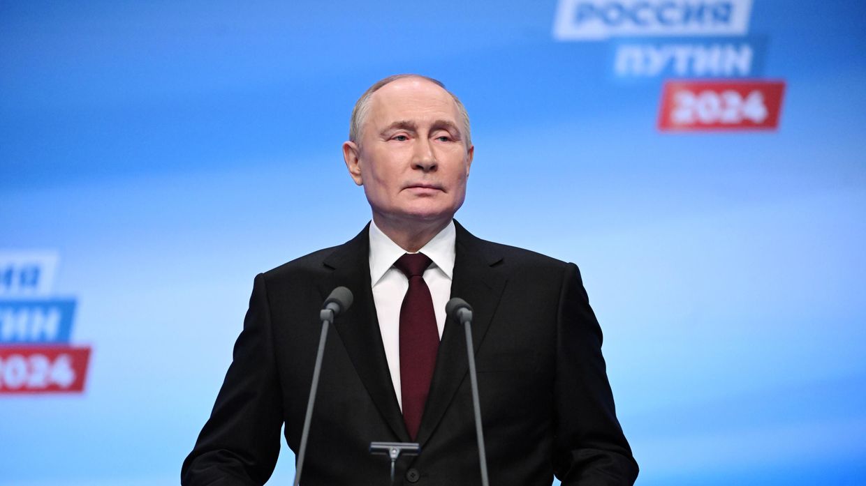 В. Путин встретился с доверенными лицами в избирательном штабе