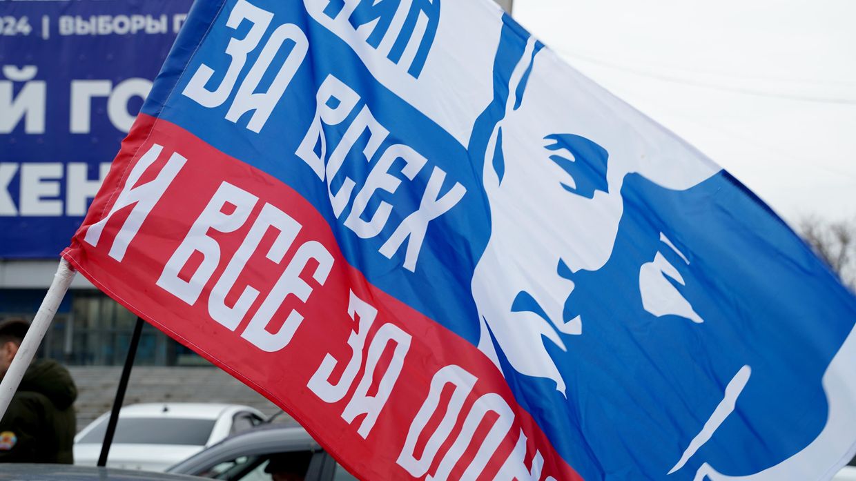 Автопробег в Луганске в честь победы В. Путина на выборах