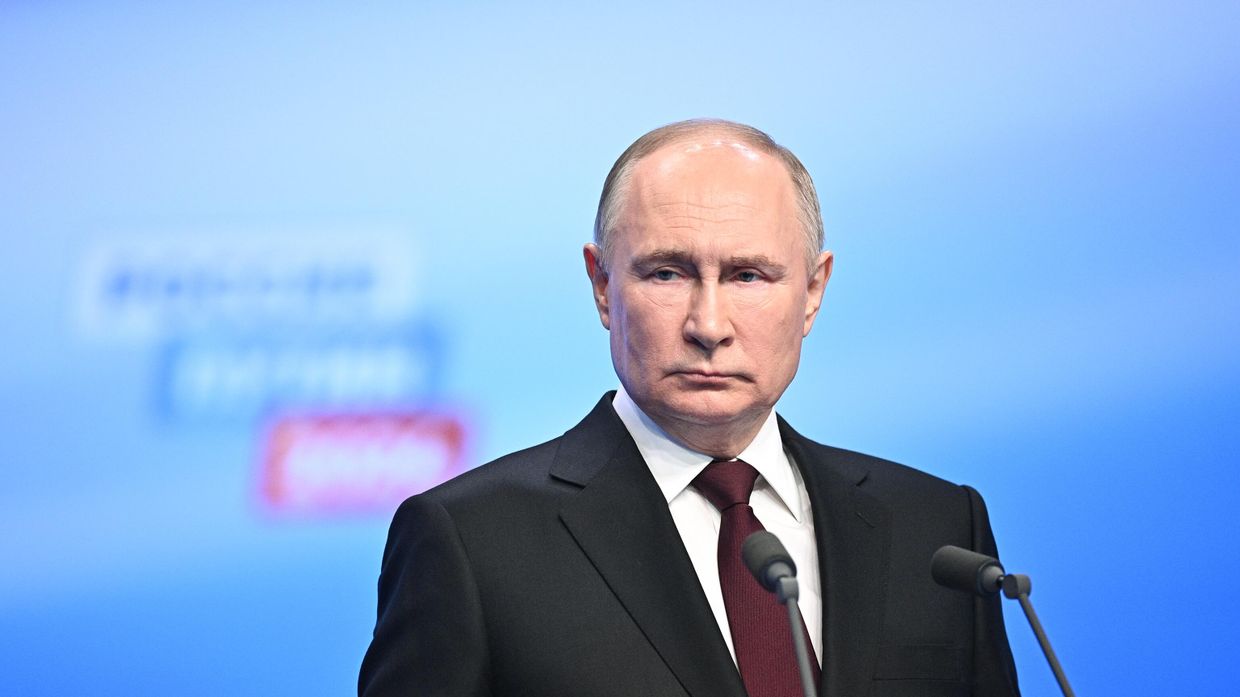 В. Путин встретился с доверенными лицами в избирательном штабе