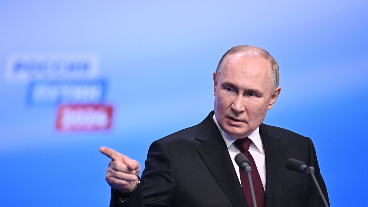 В. Путин встретился с доверенными лицами в избирательном штабе