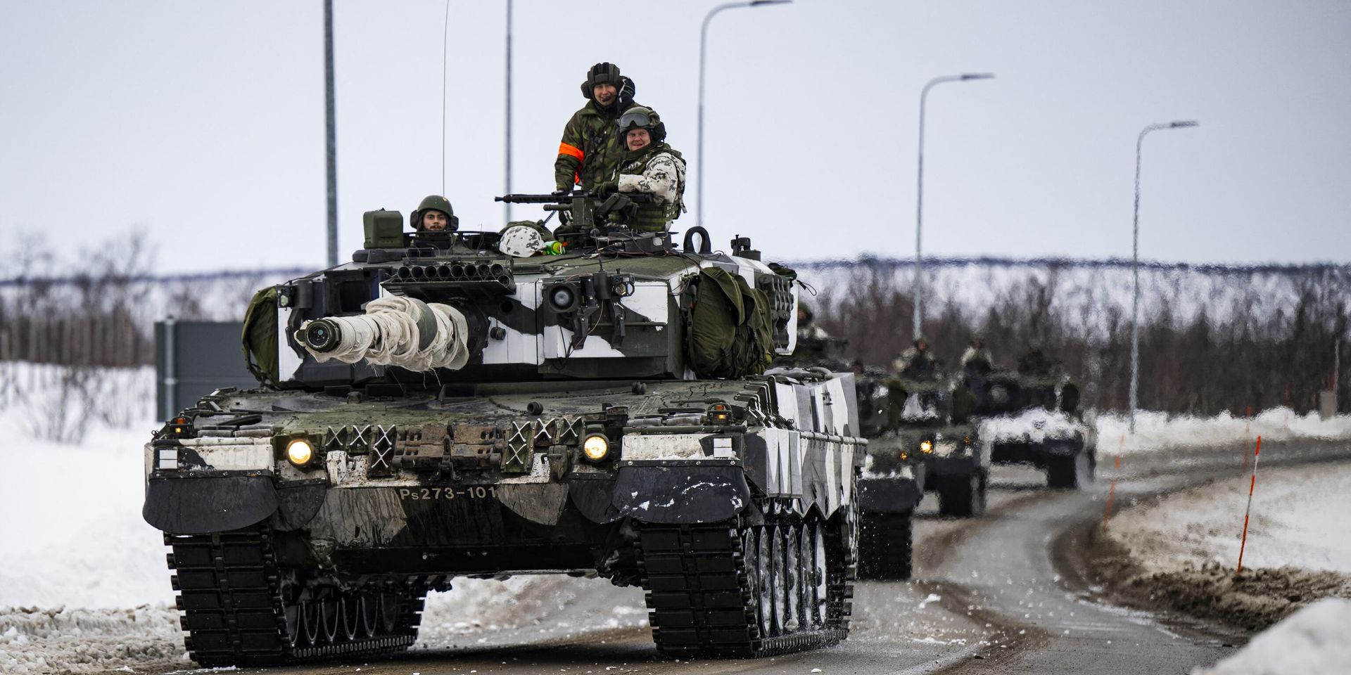 Финские солдаты на немецком танке  Leopard 2A6 во время учений Nordic Response 24 на финской стороне пограничного перехода Кивиломполо между Финляндией и Норвегией - ИноСМИ, 1920, 02.04.2024