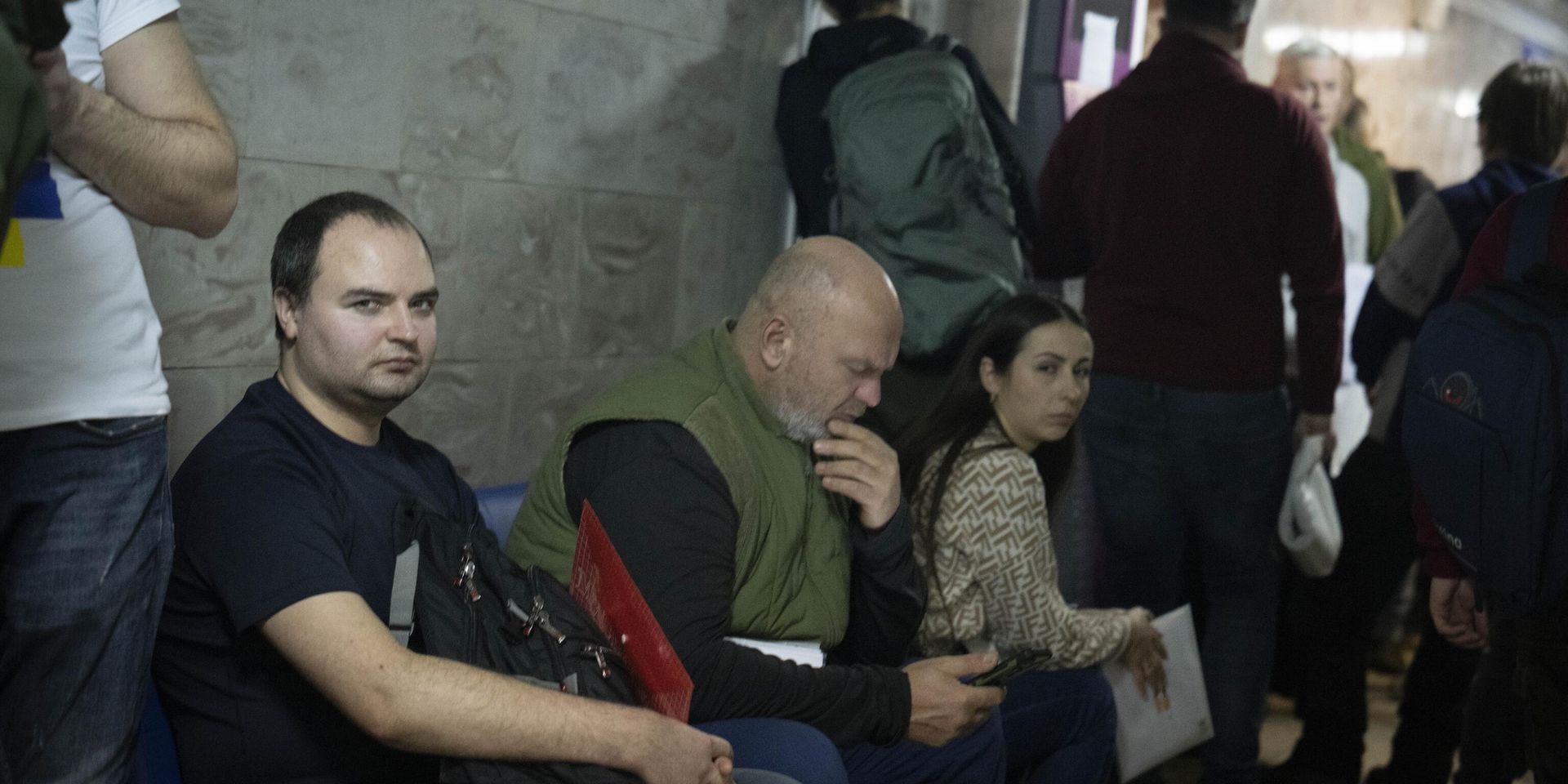 Призывники ожидают своей очереди на прохождение медицинского обследования в городской больнице в Киеве - ИноСМИ, 1920, 08.04.2024