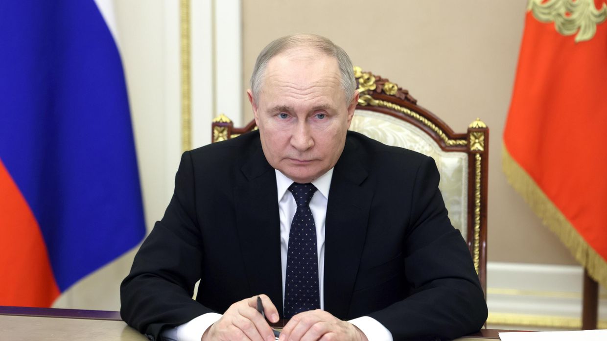 Президент Владимир Путин провел встречу с губернатором Волгоградской области Андреем Бочаровым