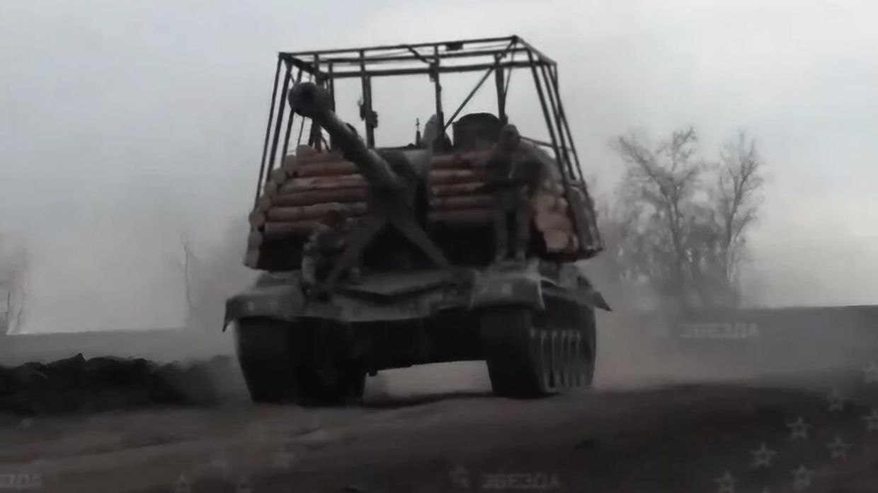 Самоходная артиллерийская установка Мста-С с самодельной защитой корпуса