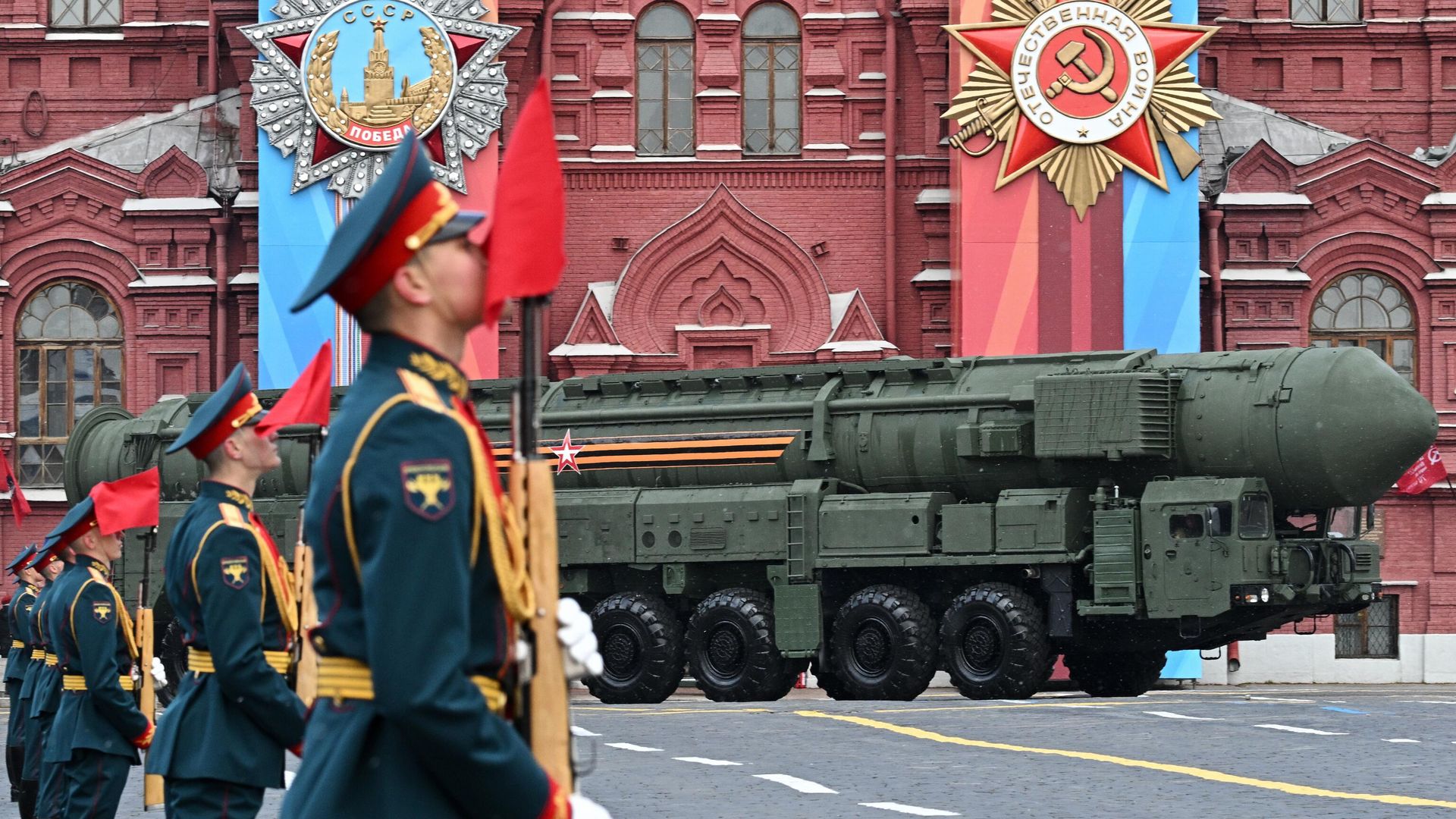 Автономная пусковая установка ПГРК Ярс на военном параде на Красной площади в честь 79-летия Победы в Великой Отечественной войне - ИноСМИ, 1920, 07.05.2025
