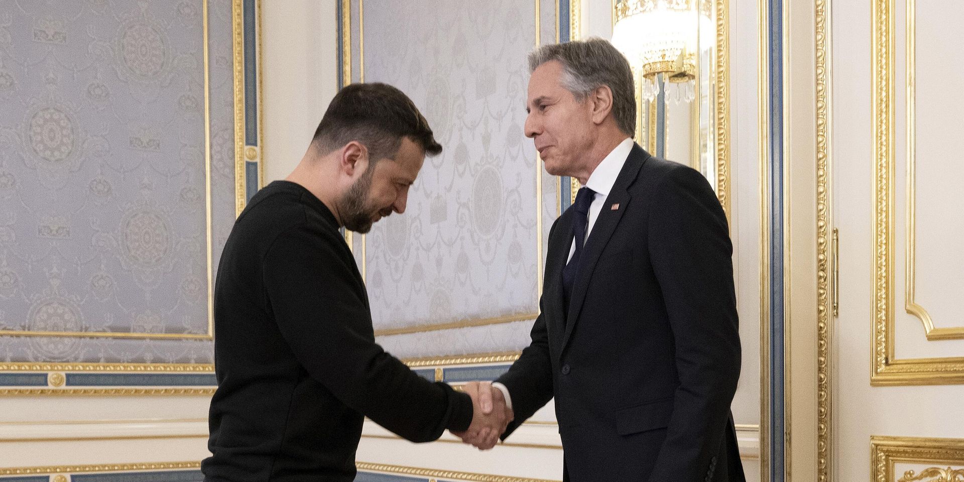 Президент Украины Владимир Зеленский приветствует государственного секретаря США Энтони Блинкена перед их переговорами в Киеве 14 мая 2024 года - ИноСМИ, 1920, 22.05.2024