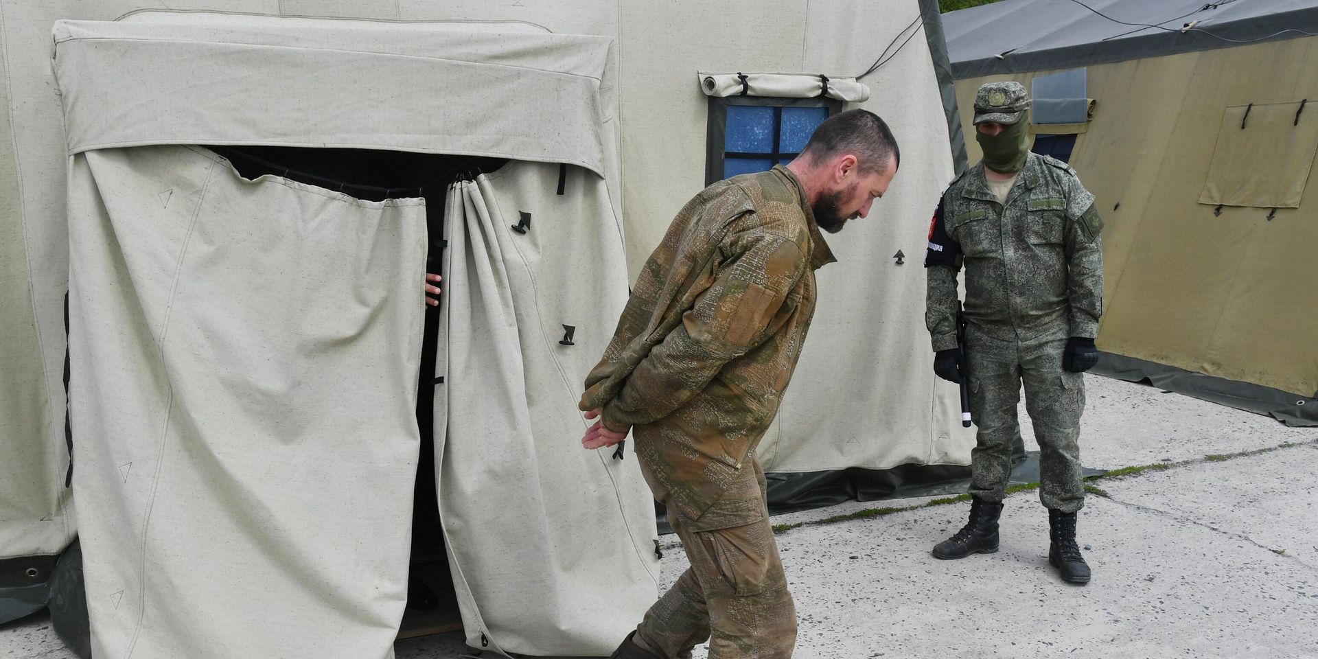Пункт временного содержания украинских военнопленных на Харьковском направлении - ИноСМИ, 1920, 11.06.2025