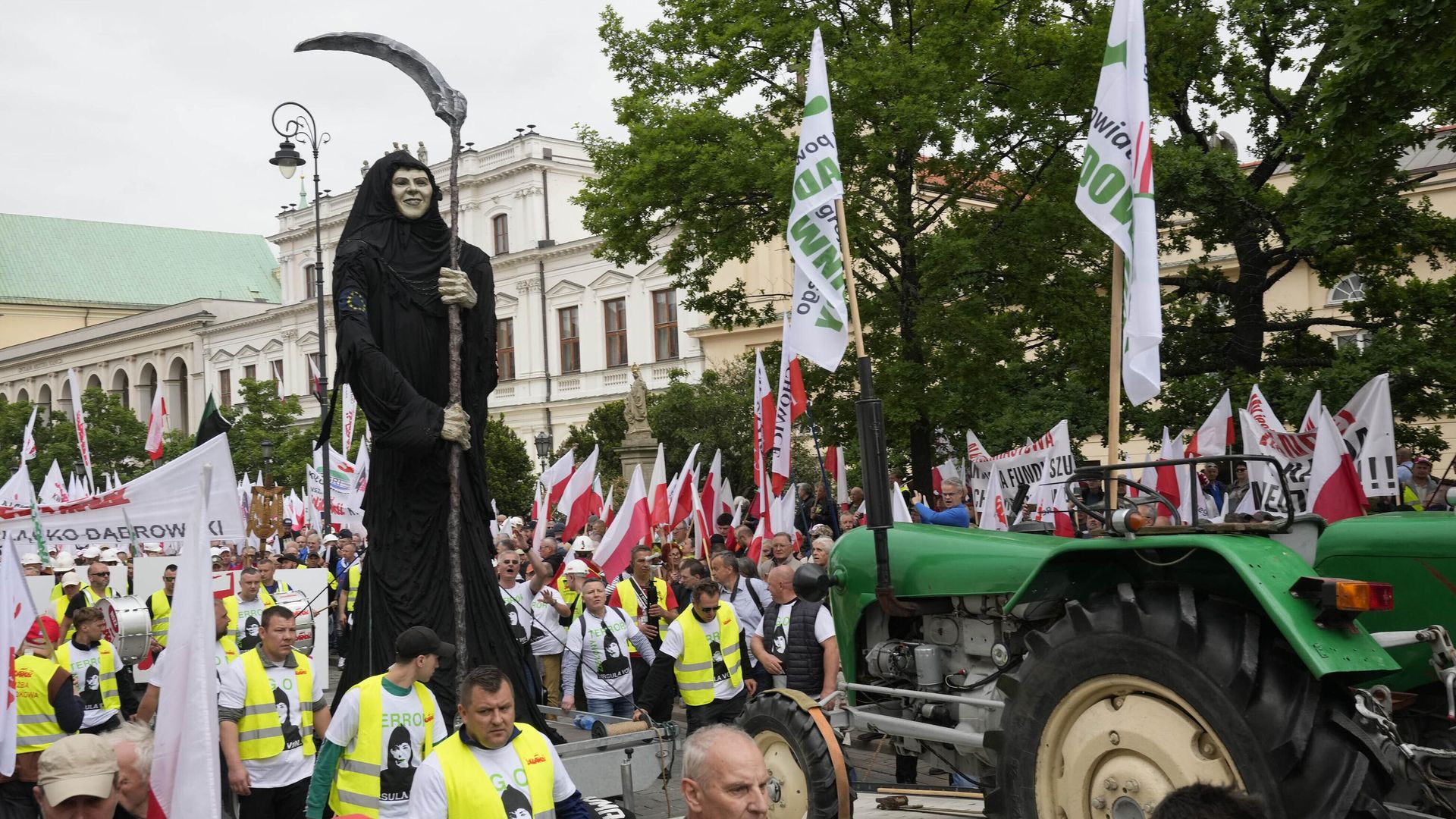 Польские фермеры и другие протестующие собрались в центре Варшавы, чтобы выразить несогласие с политикой Европейского союза в области климата и проевропейского правительства Польши - ИноСМИ, 1920, 07.06.2024