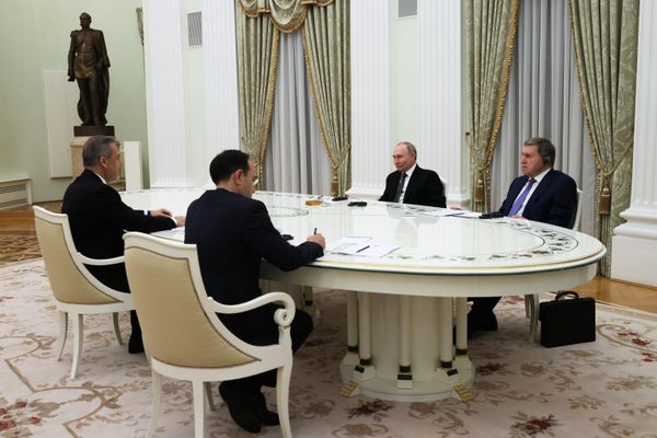 11 июня 2024. Президент РФ Владимир Путин и министр иностранных дел Турции Хакан Фидан (слева) во время встречи. Справа – помощник президента Юрий Ушаков.