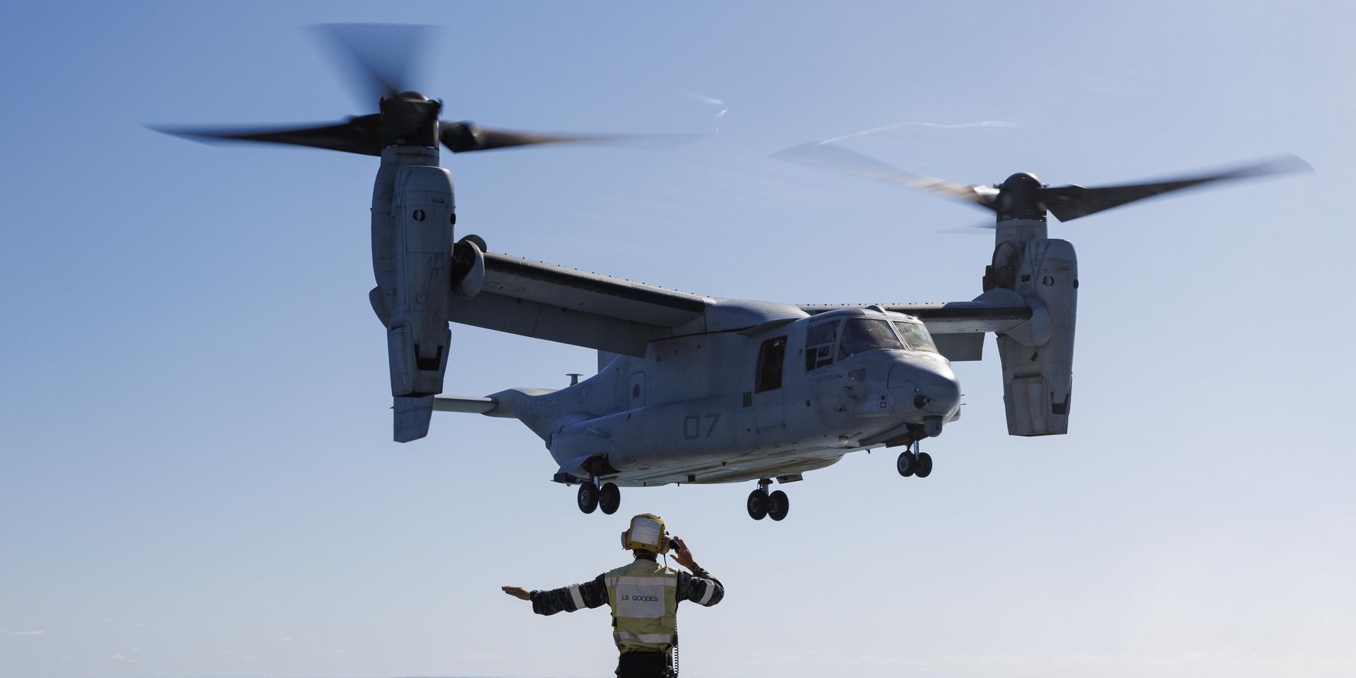 Тренировка по взлету и посадке конвертоплана MV-22 Osprey на взлетно-посадочной палубе военного корабля у побережья Австралии во время учений Sea Raider - ИноСМИ, 1920, 28.06.2024