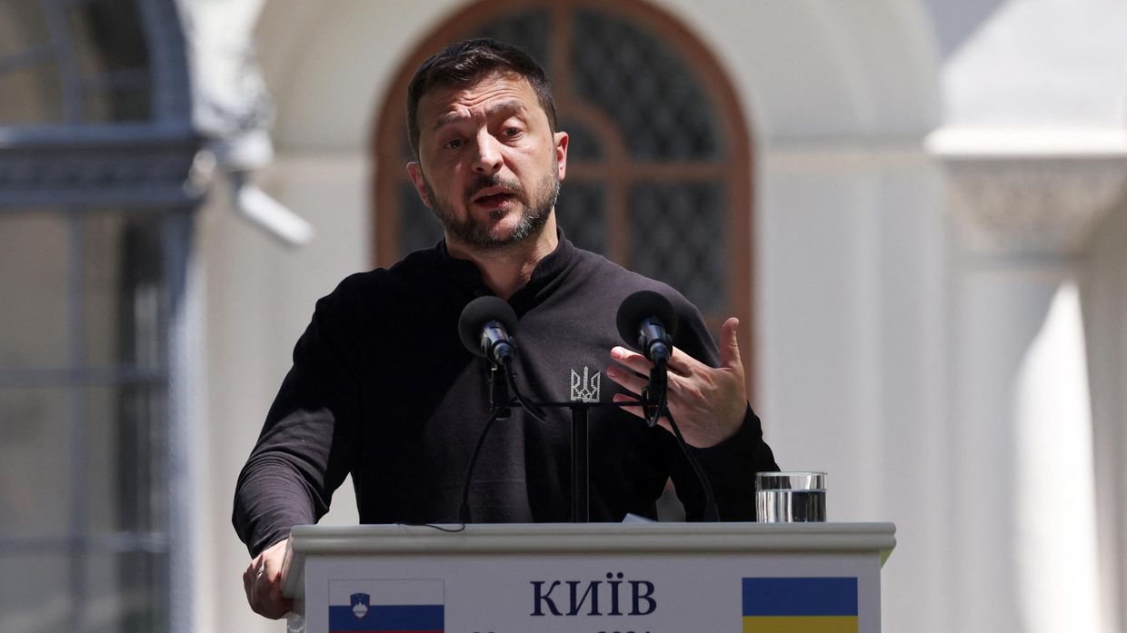 Владимир Зеленский выступает на совместной пресс-конференции с президентом Словении Наташей Пирц Мусар после их встречи в Софийском соборе в Киеве, 28 июня 2024 года.
