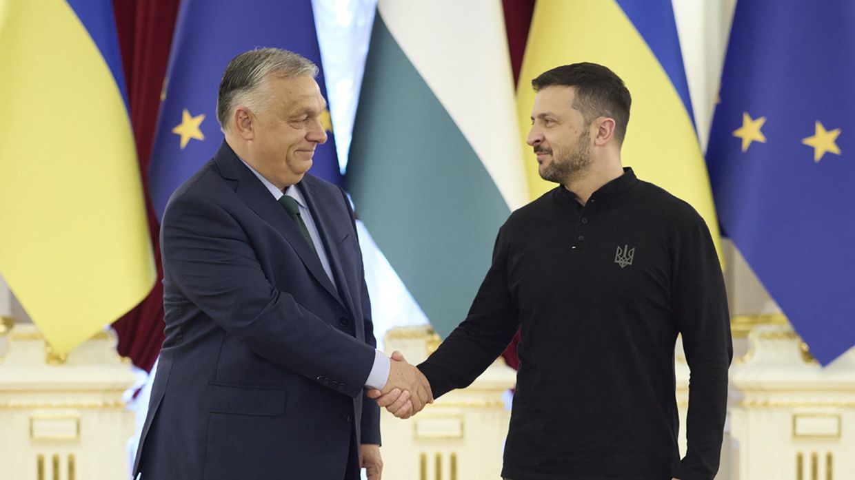 Премьер-министр Венгрии Виктор Орбан и Владимир Зеленский во время встречи в Киеве, 2 июля 2024 года.
