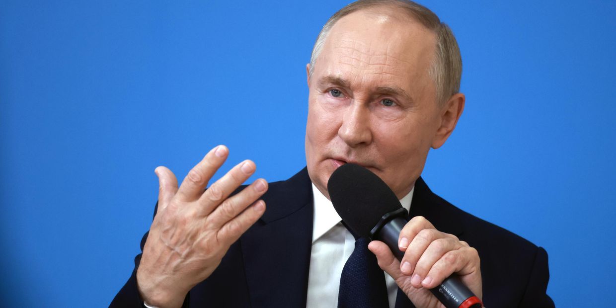 2 сентября 2024. Президент РФ Владимир Путин проводит открытый урок Разговоры о важном во время посещения средней общеобразовательной школы No 20 г. Кызыла