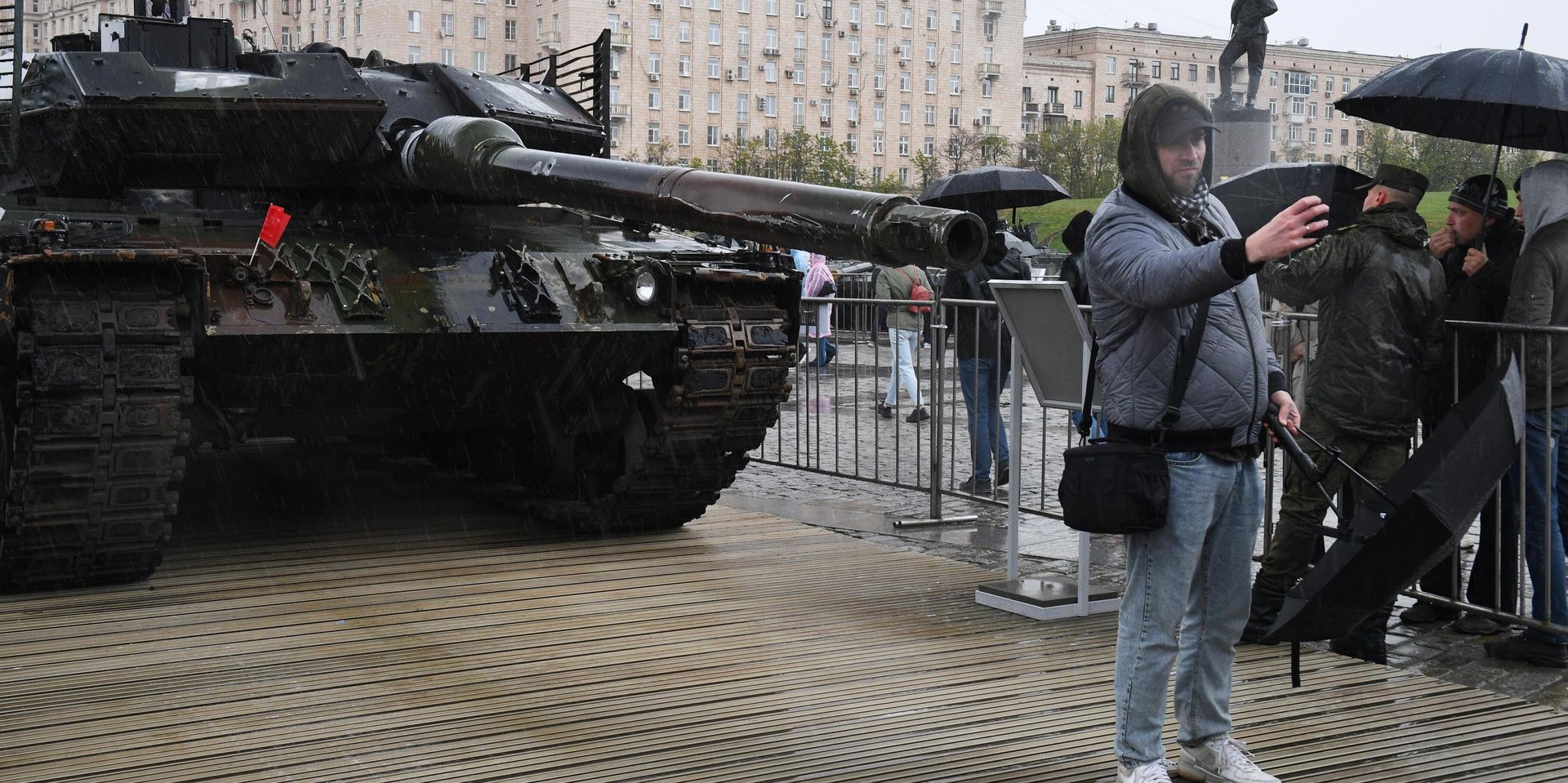 Трофейный танк Leopard 2A6, захваченный российскими военнослужащими в ходе спецоперации, на Поклонной горе в Москве. - ИноСМИ, 1920, 15.06.2025