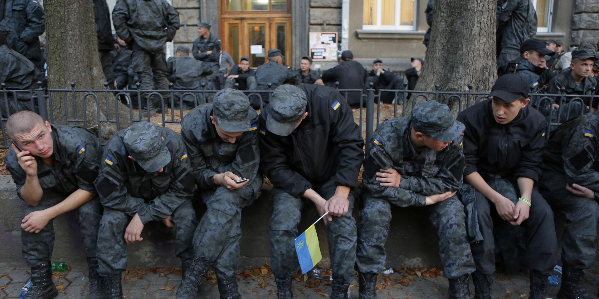 Солдаты-срочники Национальной гвардии Украины протестуют возле здания администрации президента в Киеве с требованием демобилизации - ИноСМИ, 1920, 24.12.2024